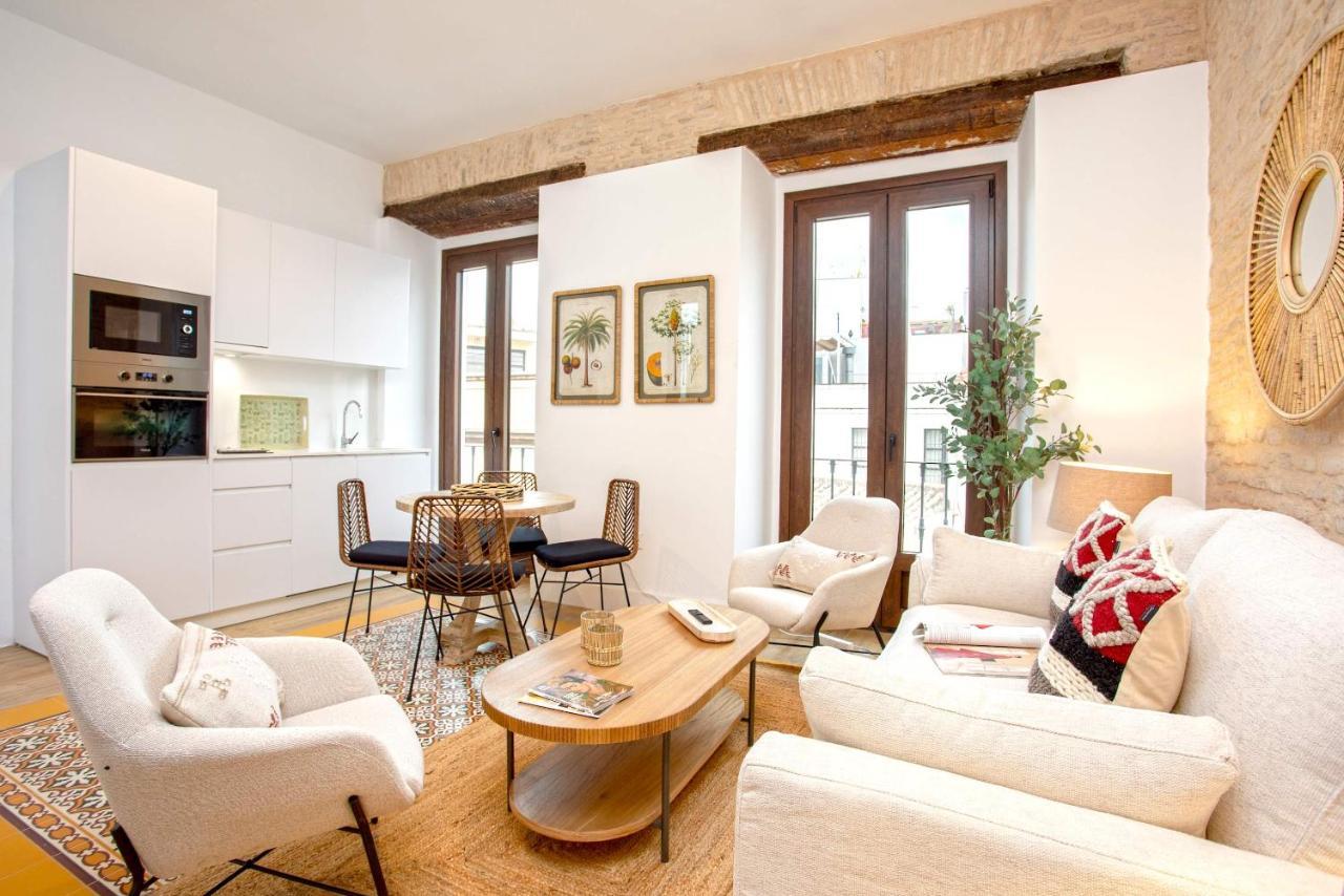 Genteel Home Santas Patronas Seville Exterior photo
